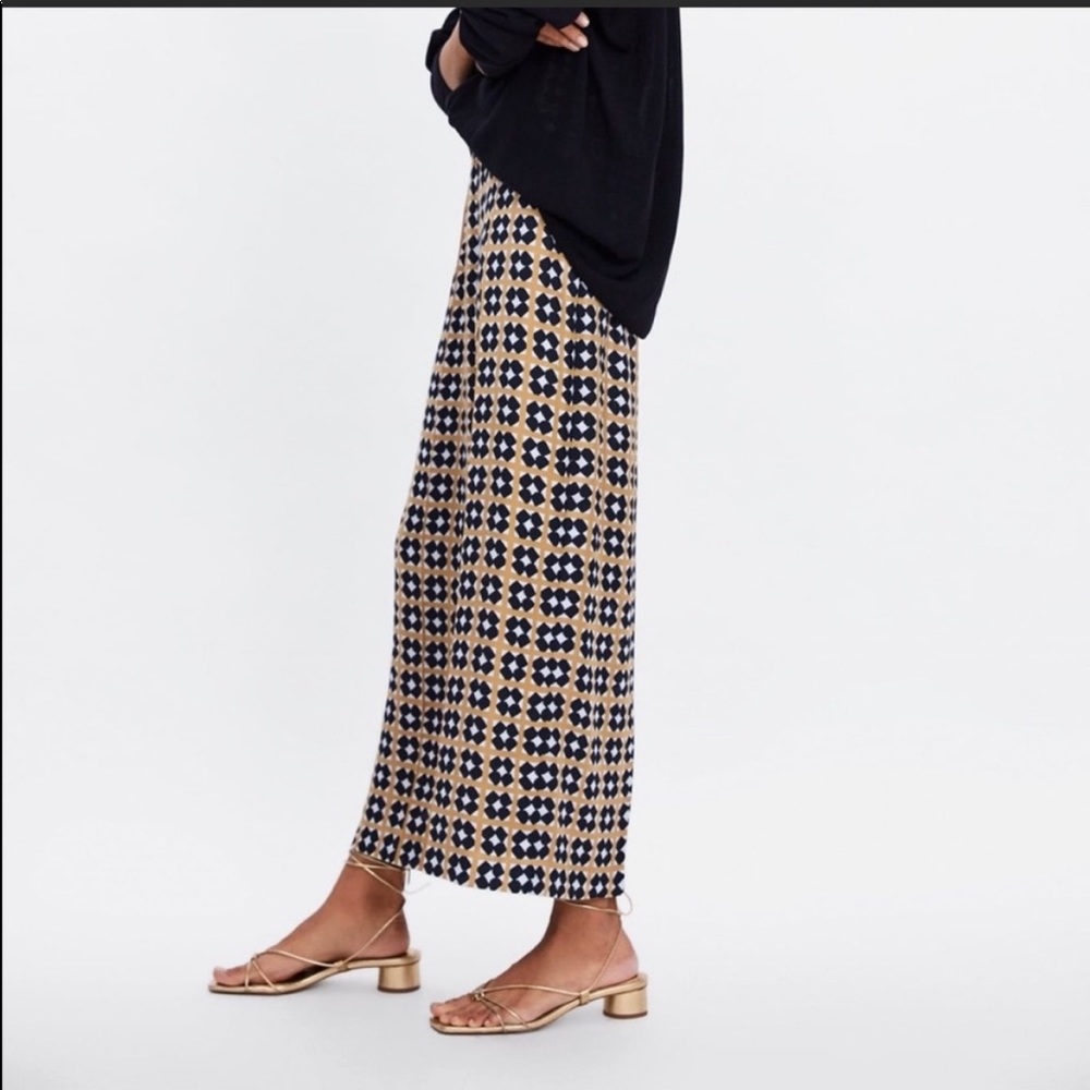 Zara high waisted wide leg palazzo pants. Size M.